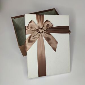 Подарочная коробка с атласным бантом 26 х 19 х 11 цвет бежево-коричневый, Размеры ДхШхВ, см: 26 х 19 х 11, фото 