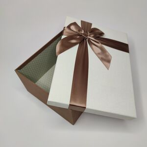 Подарочная коробка с атласным бантом 28 х 21 х 12 цвет бежево-коричневый, Размеры ДхШхВ, см: 28 х 21 х 12, фото 