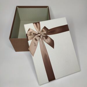 Подарочная коробка с атласным бантом 32 х 24 х 14 цвет бежево-коричневый, Размеры ДхШхВ, см: 32 х 24 х 14, фото 